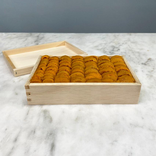 Икра морского ежа в деревянной коробке