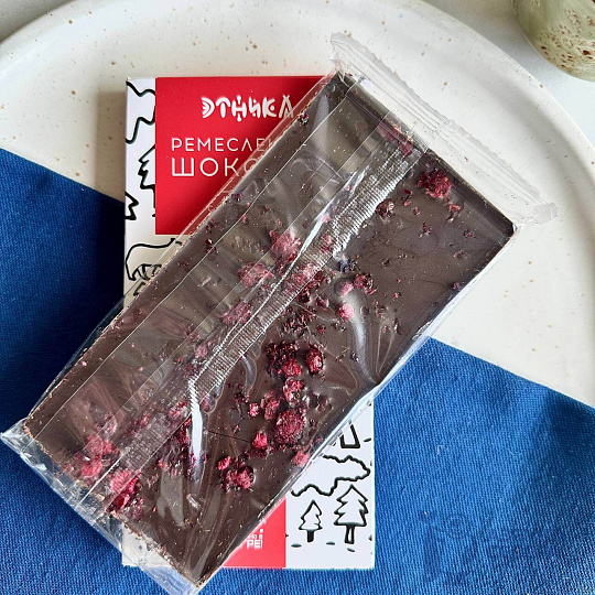 Шоколад с брусникой ремесленный 