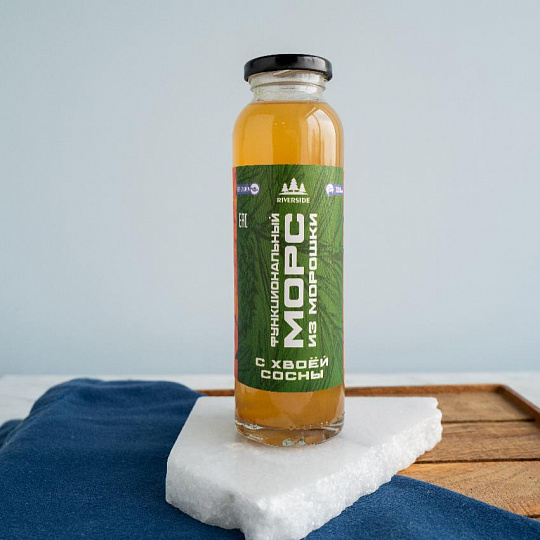 Морс из морошки с хвоей сосны