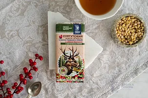 Живой шоколад на меду с мясом северного оленя, мхом и брусникой