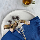 Шишка на палочке в молочном шоколаде