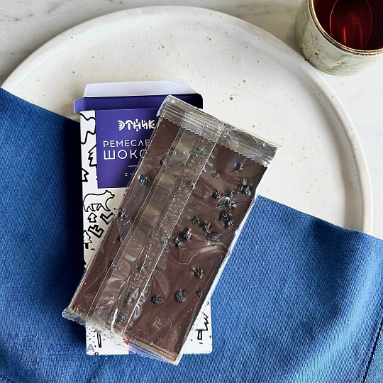 Шоколад с черникой ремесленный