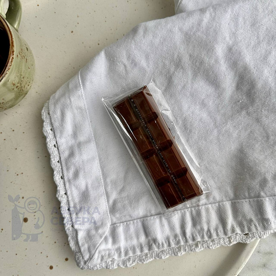  Шоколад молочный с сосновой шишкой, черникой и кедровый орех