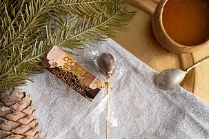 Шишка на палочке в молочном шоколаде