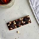  Шоколад молочный с сосновой шишкой, черникой и кедровый орех