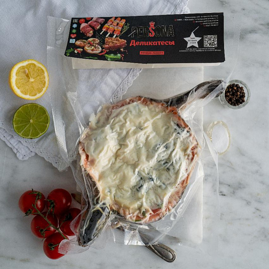 Форель со шпинатом, томатами и сыром моцарелла