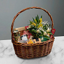 Подарочный набор "Сладкий букет" с живыми цветами