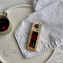 Шоколад белый с сосновой шишкой, брусникой и малиной