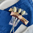 Шишка на палочке в белом шоколаде