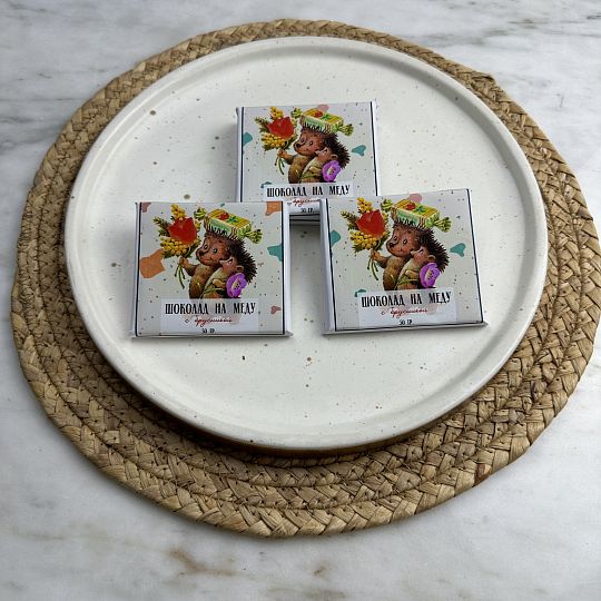 Живой шоколад на меду с брусникой
