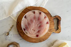 Сиг слабосоленый с клюквой 