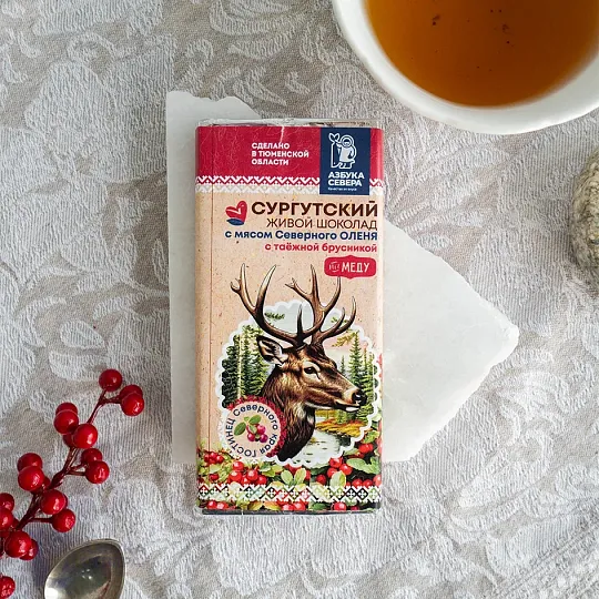 Живой шоколад на меду с мясом северного оленя и брусникой