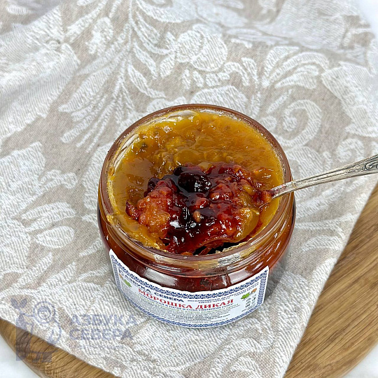 Морошка в собственном соку с таежной брусникой и ядром кедрового ореха