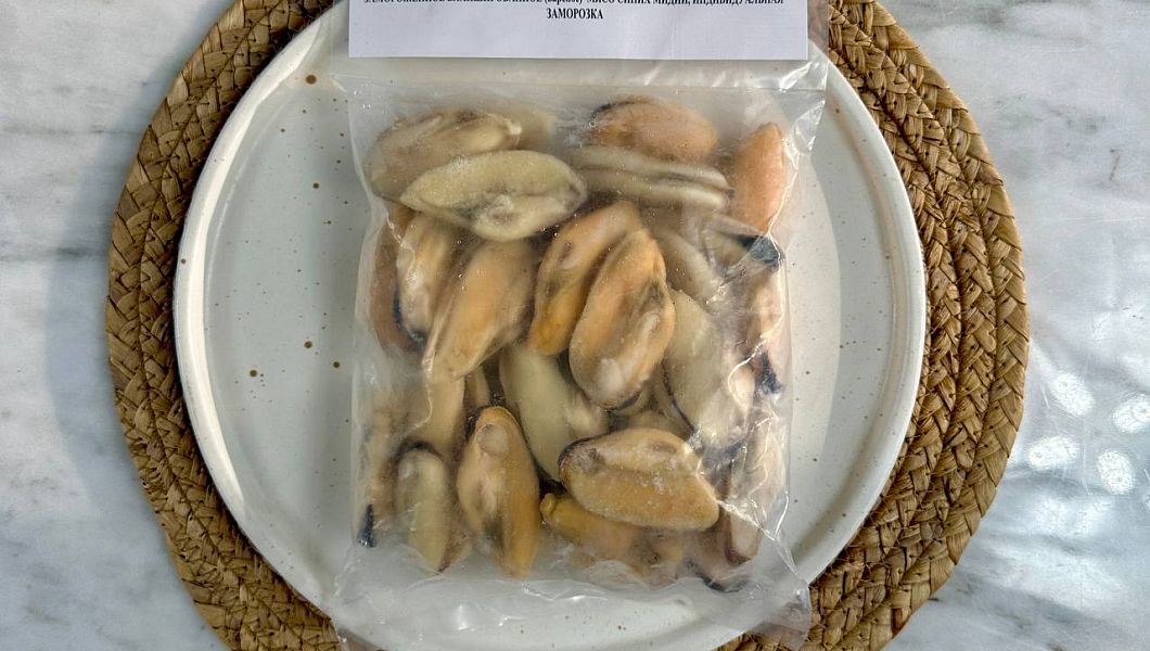 Синие мидии варено-мороженные