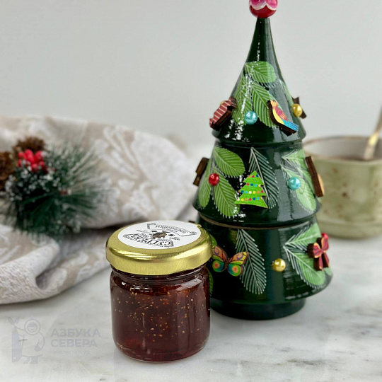 Елочка ручной работы с вареньем из земляники 
