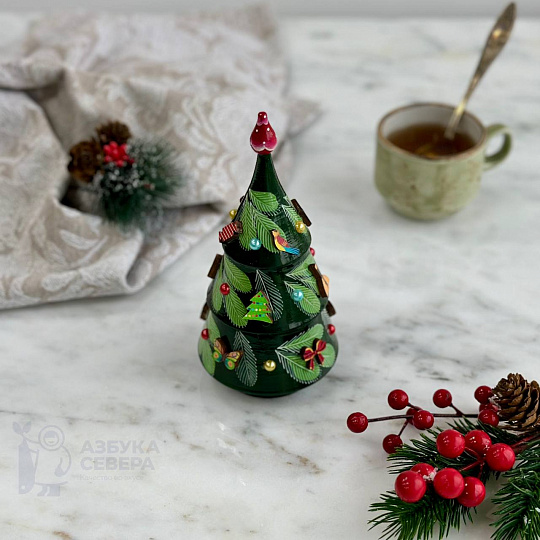 Елочка ручной работы с вареньем из земляники 