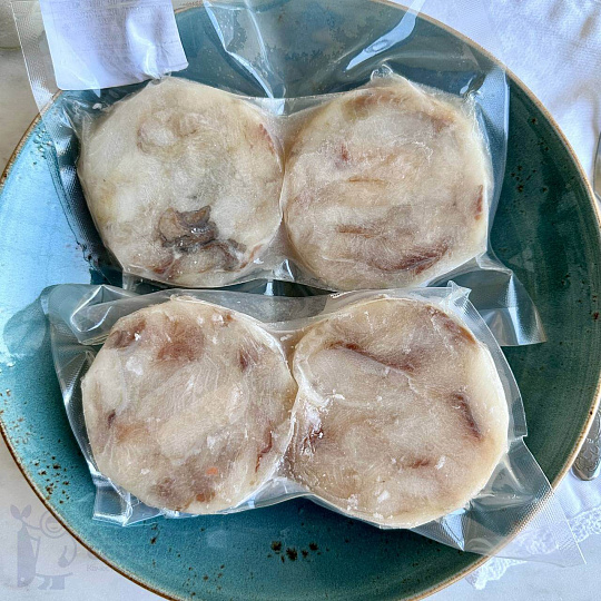 Медальоны из угольной рыбы